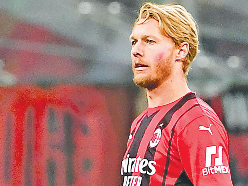 قلب الدفاع الدنمركي سيمون كاير 