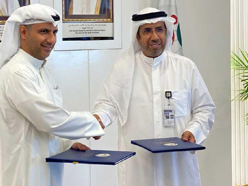 المرزوق والعجمي بعد توقيع الاتفاقية 