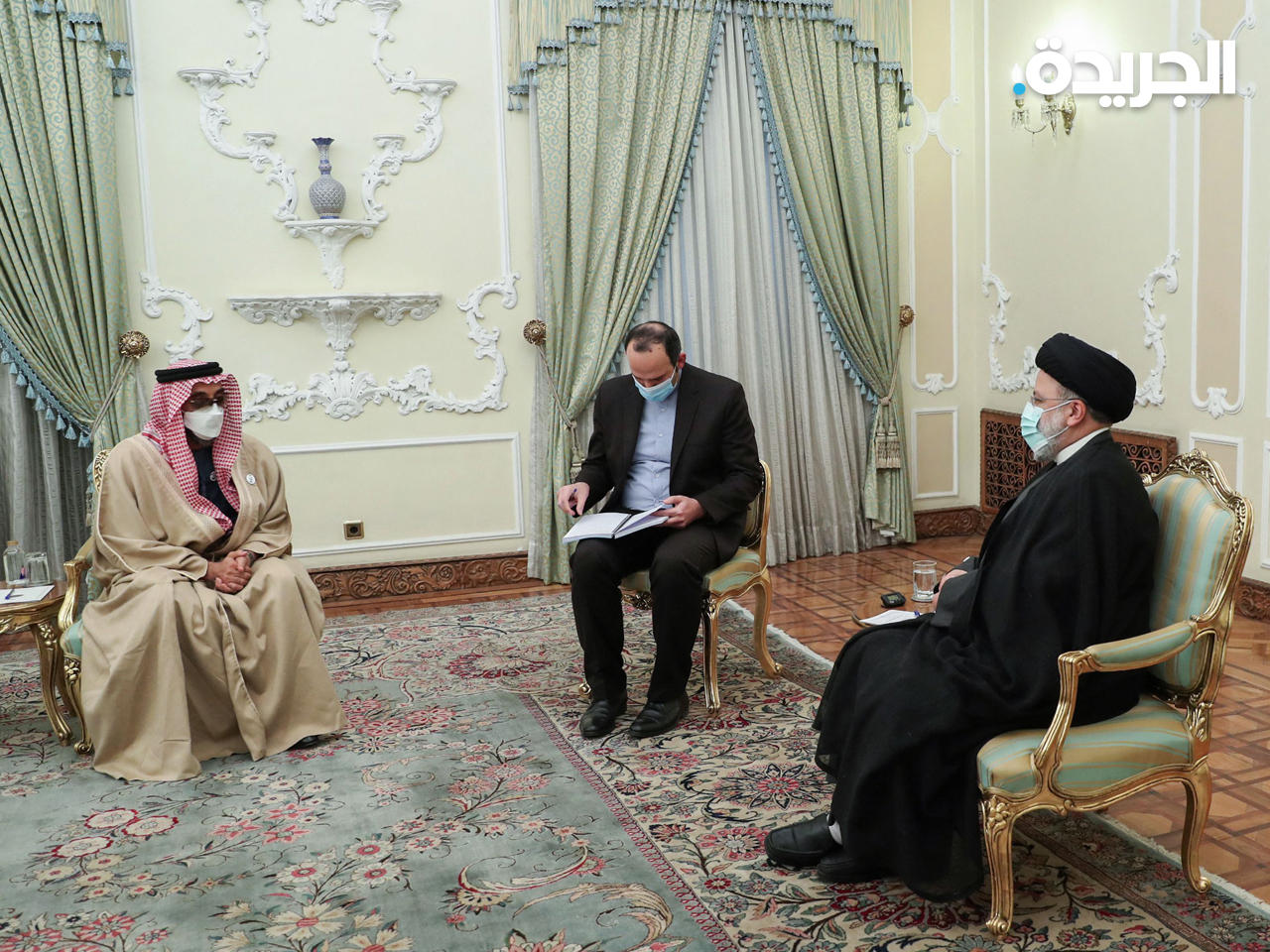 الرئيس الإيراني مستقبلاً الشيخ طحنون بن زايد