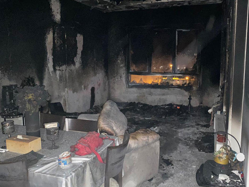 اثار الحريق الذي اندلع مساء أمس الأول في شقة بمنطقة السالمية