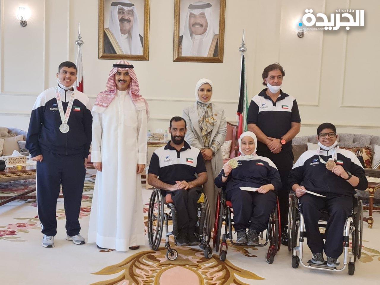 سفيرنا لدى البحرين خلال استقباله أبطال منتخب الكويت لذوي العزيمة