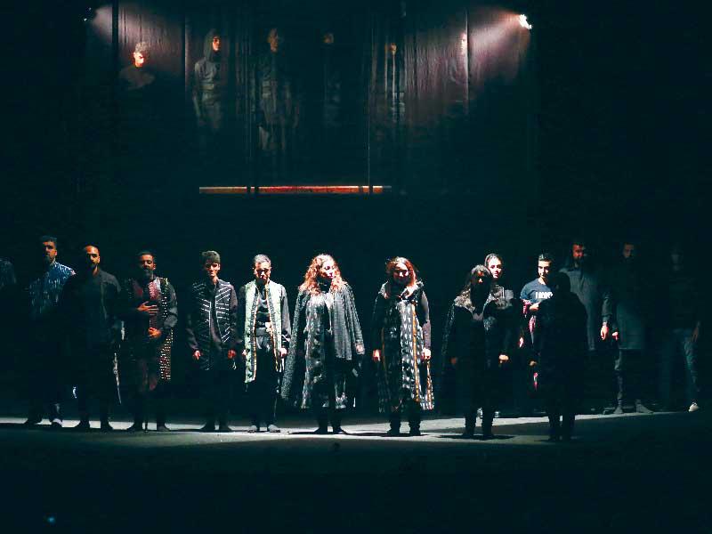 فريق عمل مسرحية «البروة»