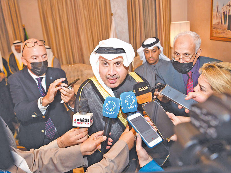 وزير الدفاع متحدثاً للصحافيين في السفارة القطرية أمس