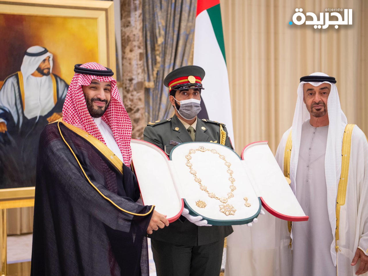 بن زايد يمنح وسام زايد من الدرجة الأولى إلى بن سلمان