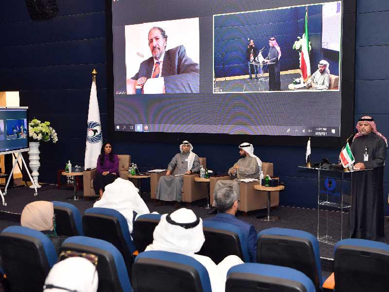 عدد من المشاركين في المنتدى