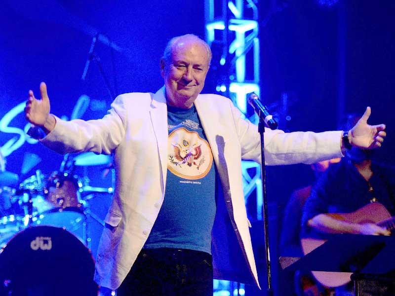 المغني والمؤلف الموسيقي الأميركي مايكل نيسميث