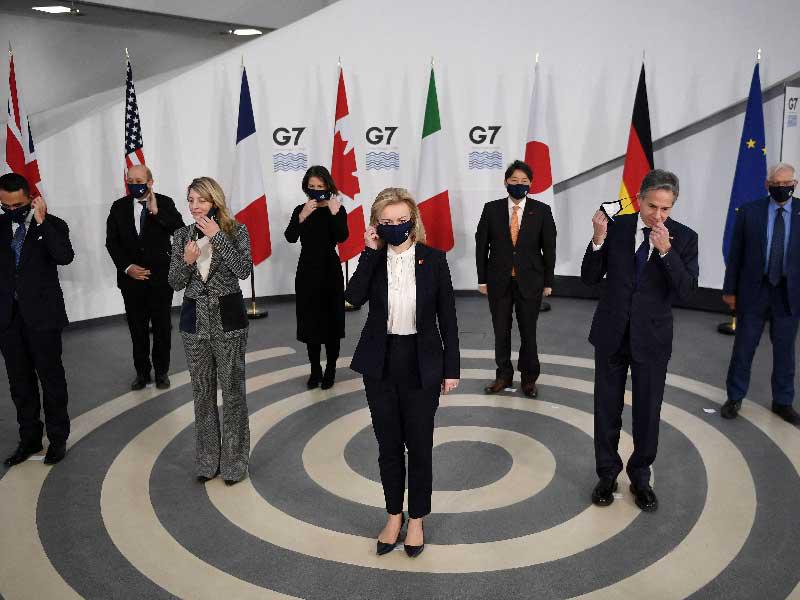 وزراء خارجية مجموعة السبع في ليفربول أمس (أ ف ب)