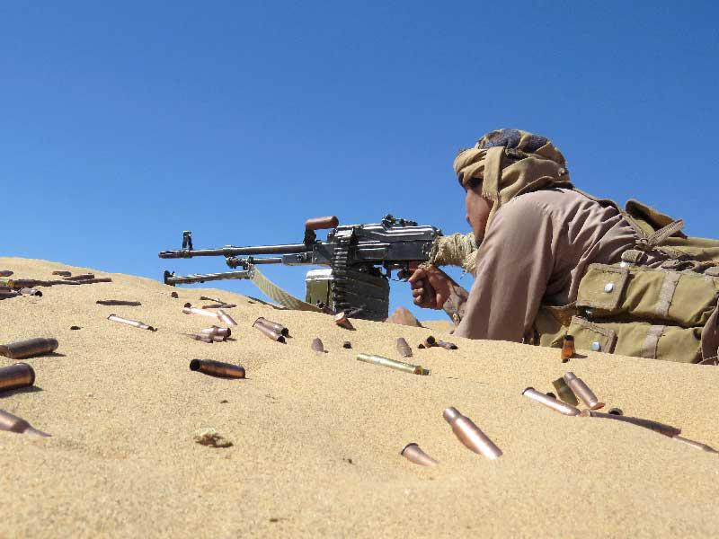 الحوثيون يستهدفون أبرز تحصينات مأرب