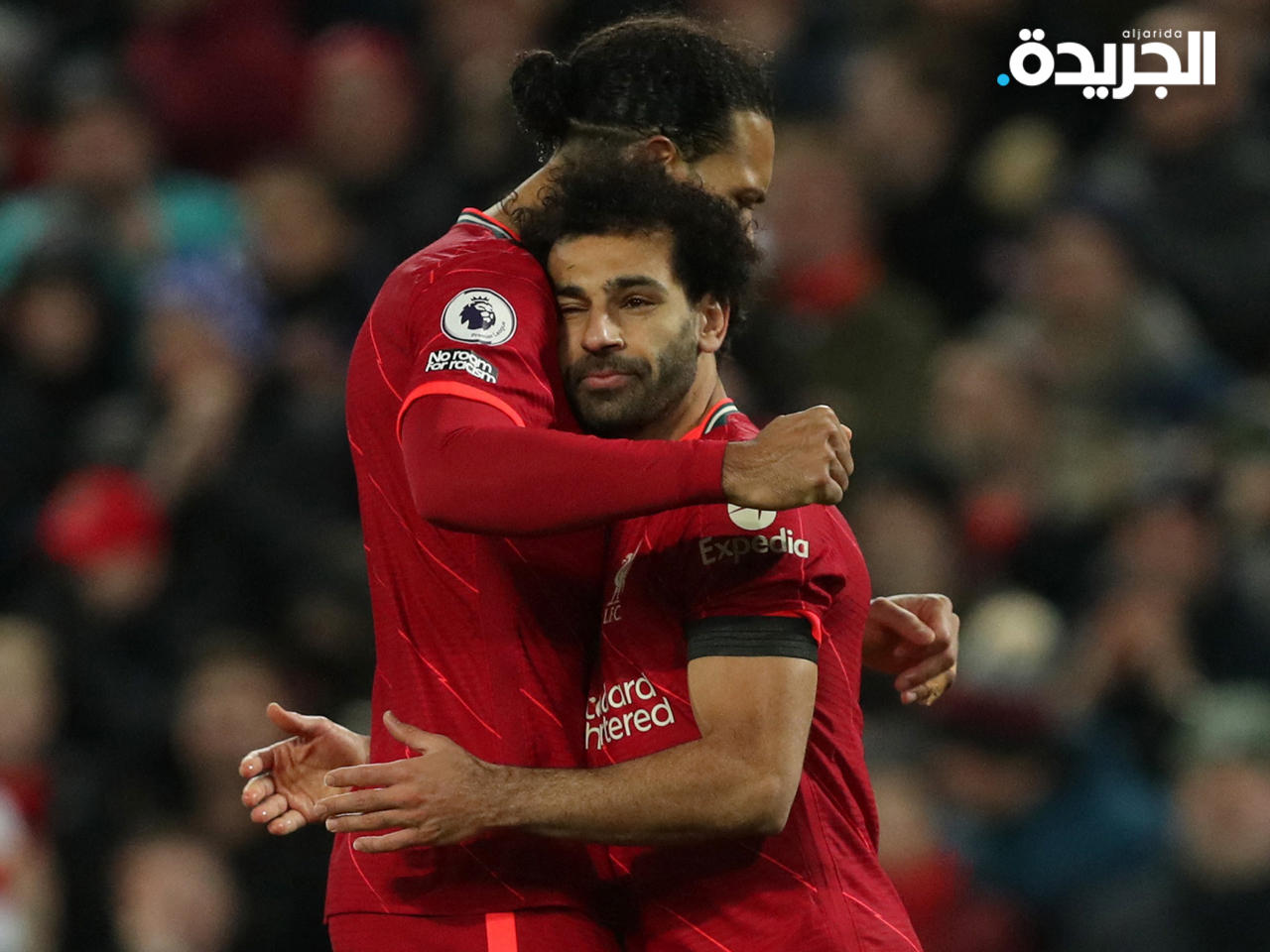 النجم المصري محمد صلاح يحتفل بتسجيل هدف الفوز