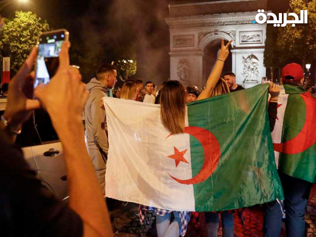 فرحة الجزائريين في شوارع باريس