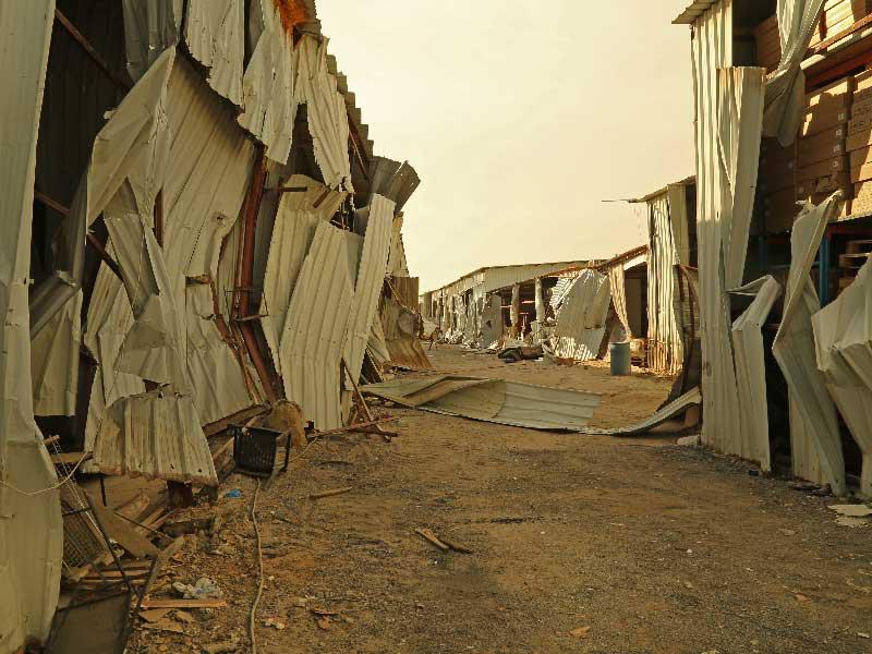 المخازن بعد مرور آليات البلدية عليها