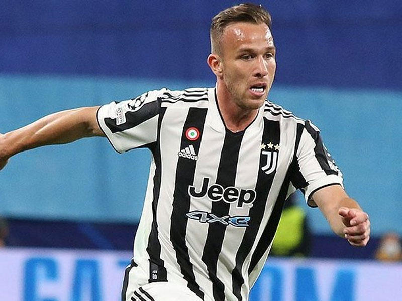 لاعب الوسط البرازيلي آرثر ميلو 