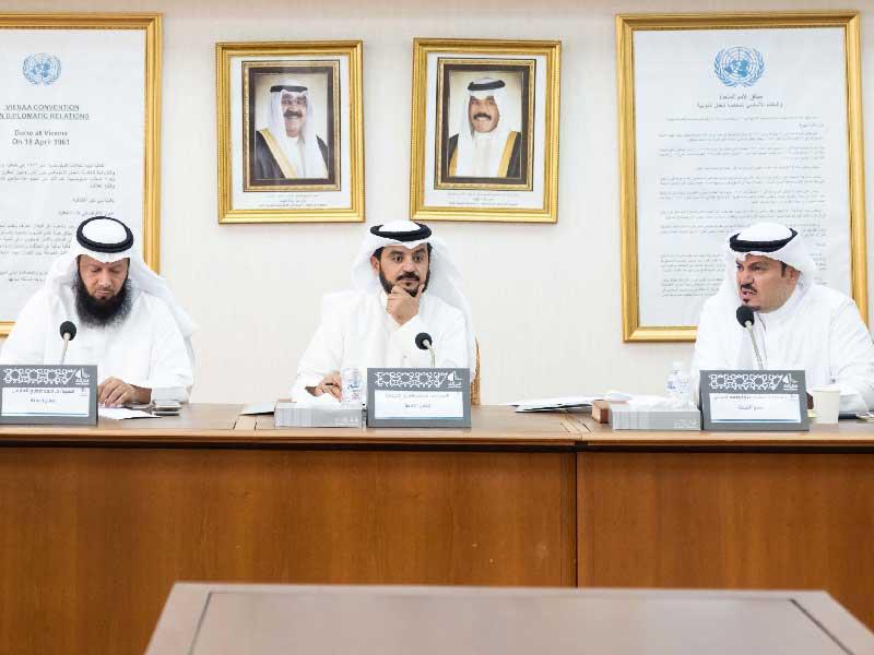 اجتماع سابق لأعضاء اللجنة