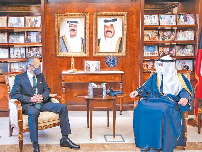 وزير الخارجية وزير الدولة لشؤون مجلس الوزراء الشيخ الدكتور أحمد الناصر مستقبلاً السفير الياباني أمس