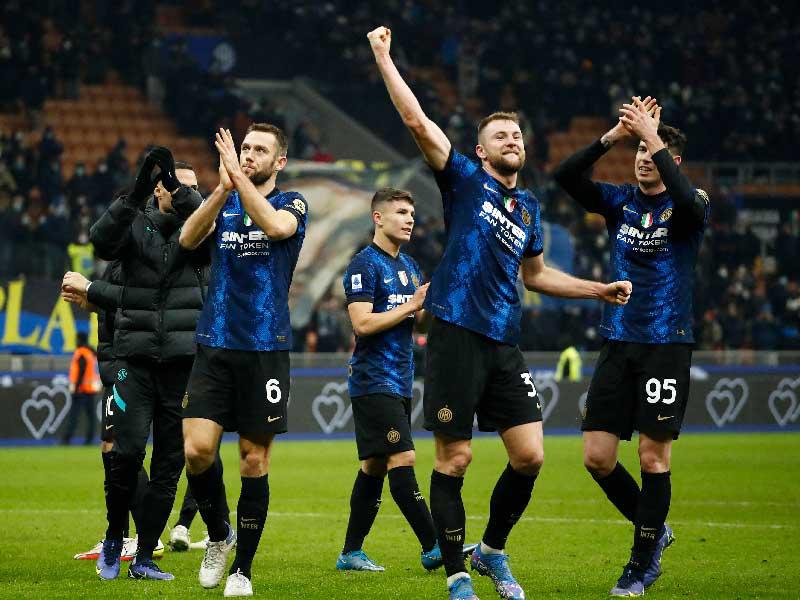 لاعبو إنتر ميلان خلال مباراة سابقة