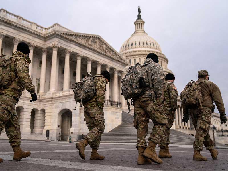 عناصر من الحرس الوطني الأميركي في باحة الكابيتول بواشنطن بعد أحداث يناير 2021