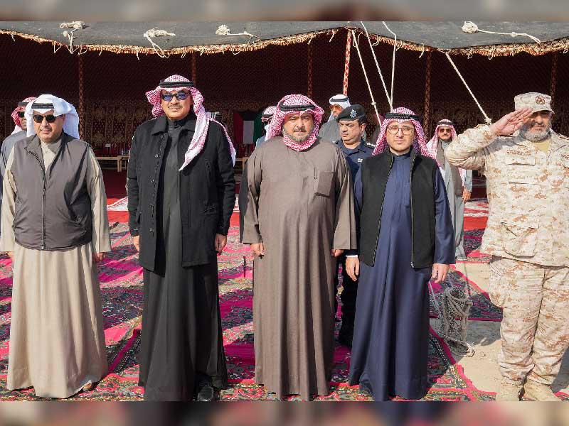 الخالد متفقداً أمن الحدود والمنافذ الشمالية ويرافقه الجابر والناصر والعلي أمس