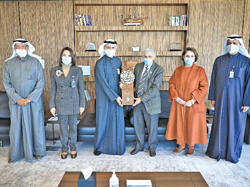 «الهلال الأحمر» تكرِّم البنك الوطني تقديراً لدعمه في مكافحة «كورونا»