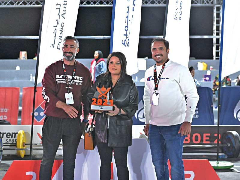 المديرة العامة- إدارة اتصالات الشركات دانة الجاسم  تتسلم درع التكريم نيابة عن stc