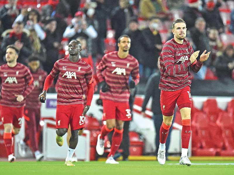 لاعبو ليفربول قبل بداية مباراة سابقة