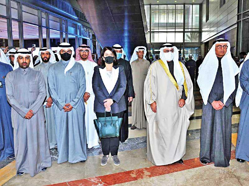 وزير النفط وزير التعليم العالي د. محمد الفارس خلال افتتاح معرض التصميم الهندسي