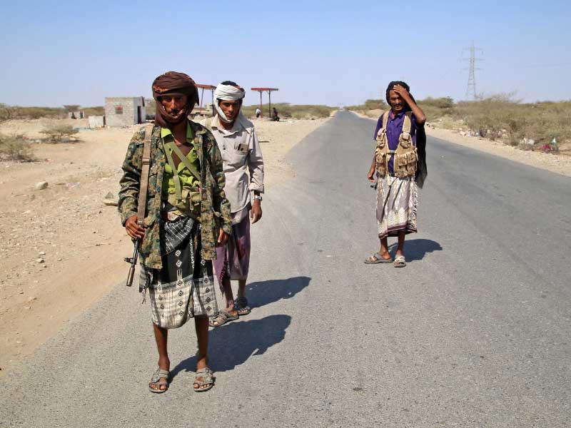 مقاتلون موالون لدورية الحكومة اليمنية