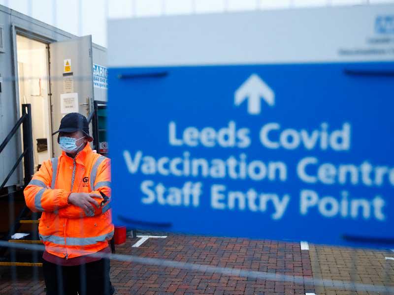 مسؤول في مركز التطعيم في ليدز, الدوري الإنجليزي الممتاز - ليدز يونايتد - أرسنال