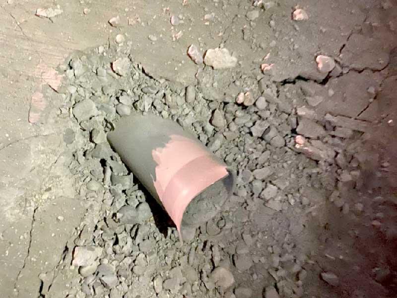 بقايا صاروخ كاتيوشا أحد صاروخين أصابا المنطقة الخضراء المحصنة في بغداد