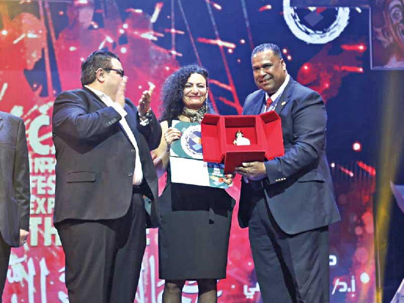 حلا عمران أثناء تكريمها 