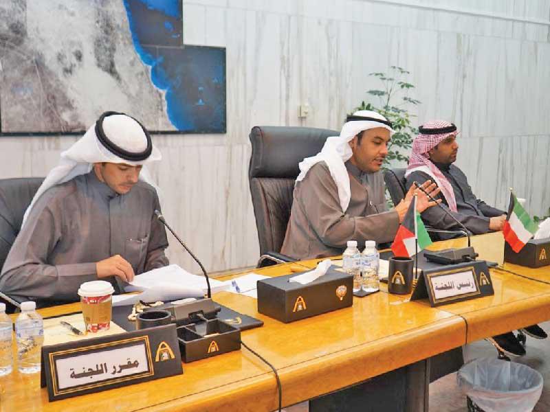 جانب من اجتماع لجنة حولي في المجلس البلدي