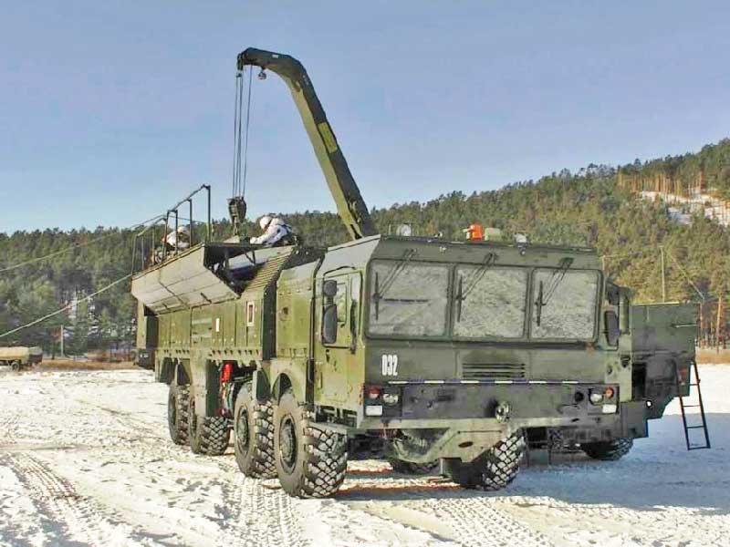 نصب منظومة صواريخ إسكندر خلال تدريب للجيش الروسي بجمهورية بورياتيا أمسt (وزارة الدفاع)