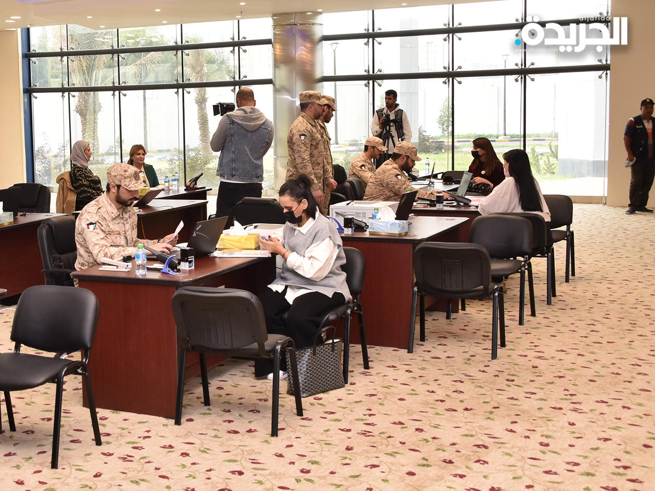 استقبال مستندات الدفعة الأولى من ضابطات الصف والأفراد 