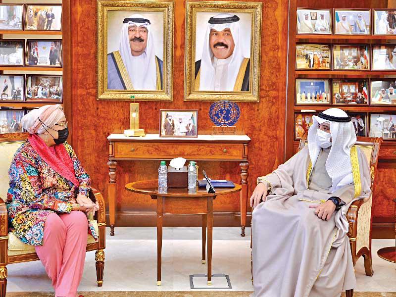 الناصر مستقبلاً سفيرة إندونيسيا أمس