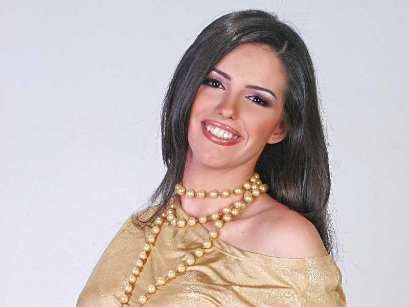 الفنانة دنيا عبدالعزيز