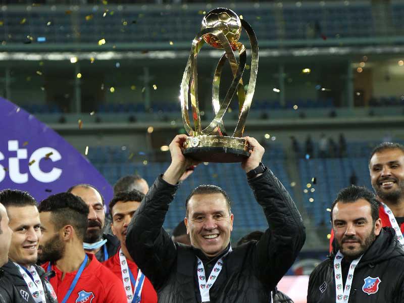 مدرب فريق الكويت لكرة القدم نبيل معلول