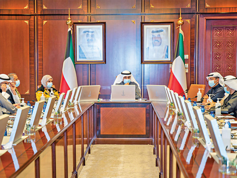 المدير العام لبلدية الكويت م. أحمد المنفوحي مترئساً اجتماع لجنة اشتراطات كورونا أمس