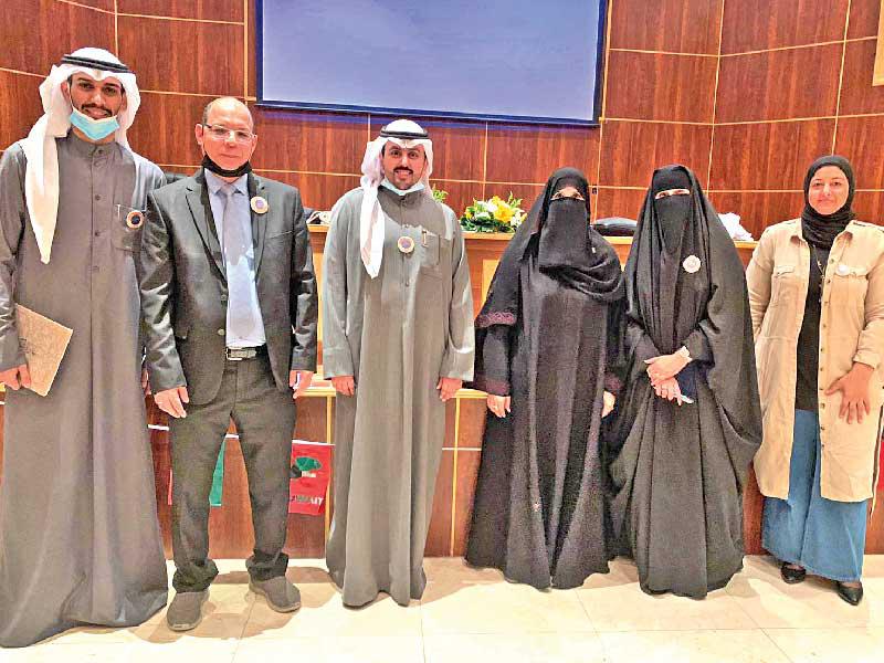 أعضاء «تكنوسوفت» خلال حفل تكريم المعلم الخبير