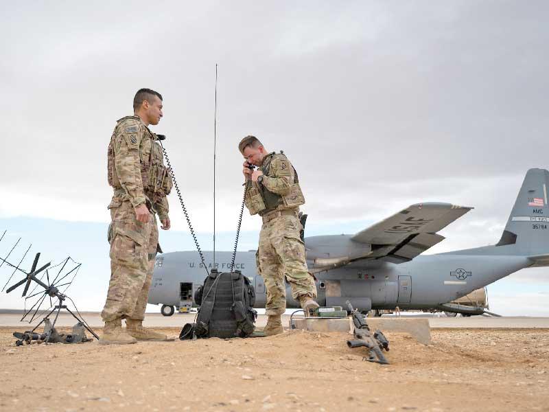 استكشاف موقع قتالي خلال أوسع مناورة متعددة الجنسيات لسلاح الجو الأميركي أمس (سنتكوم) 