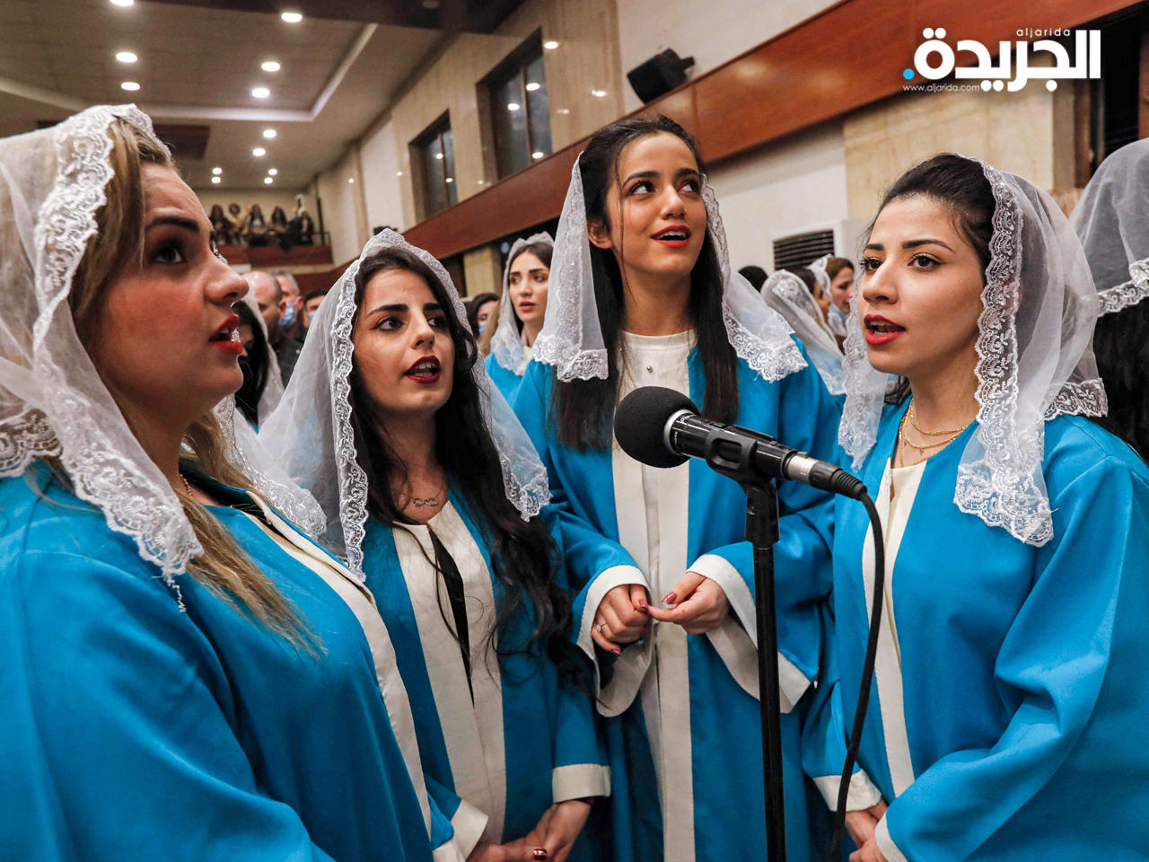 العالم يحتفل بعيد الميلاد