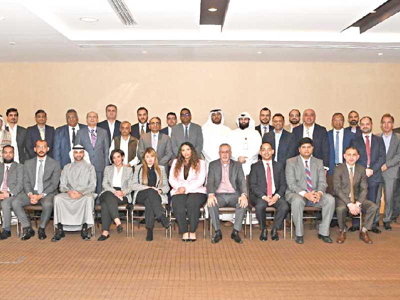 المشاركون في الندوة