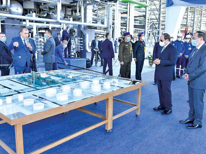 السيسي يتابع  كروكي مشاريع أسيوط الأربعاء الماضي