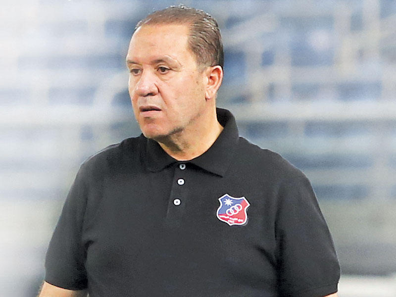 مدرب فريق الكويت لكرة القدم، التونسي نبيل معلول