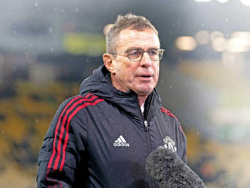 رالف رانجنيك المدير الفني لفريق مانشستر يونايتد الإنكليزي 