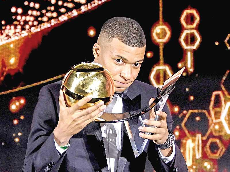 الفرنسي الدولي كيليان مبابي نجم باريس سان جرمان 