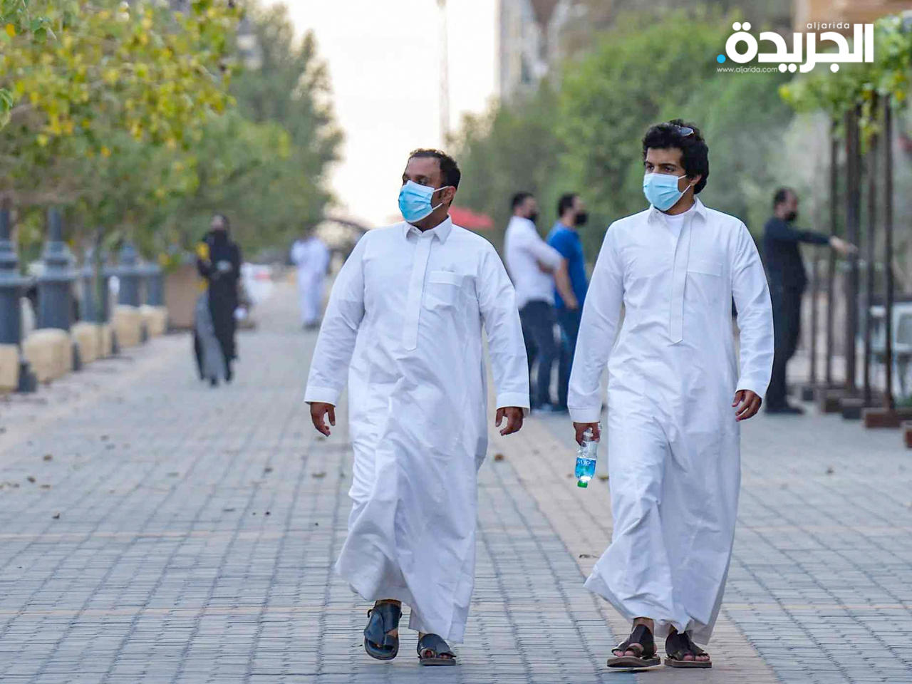 السعودية تعيد إلزامية «الكمام والتباعد» بدءاً من الغد