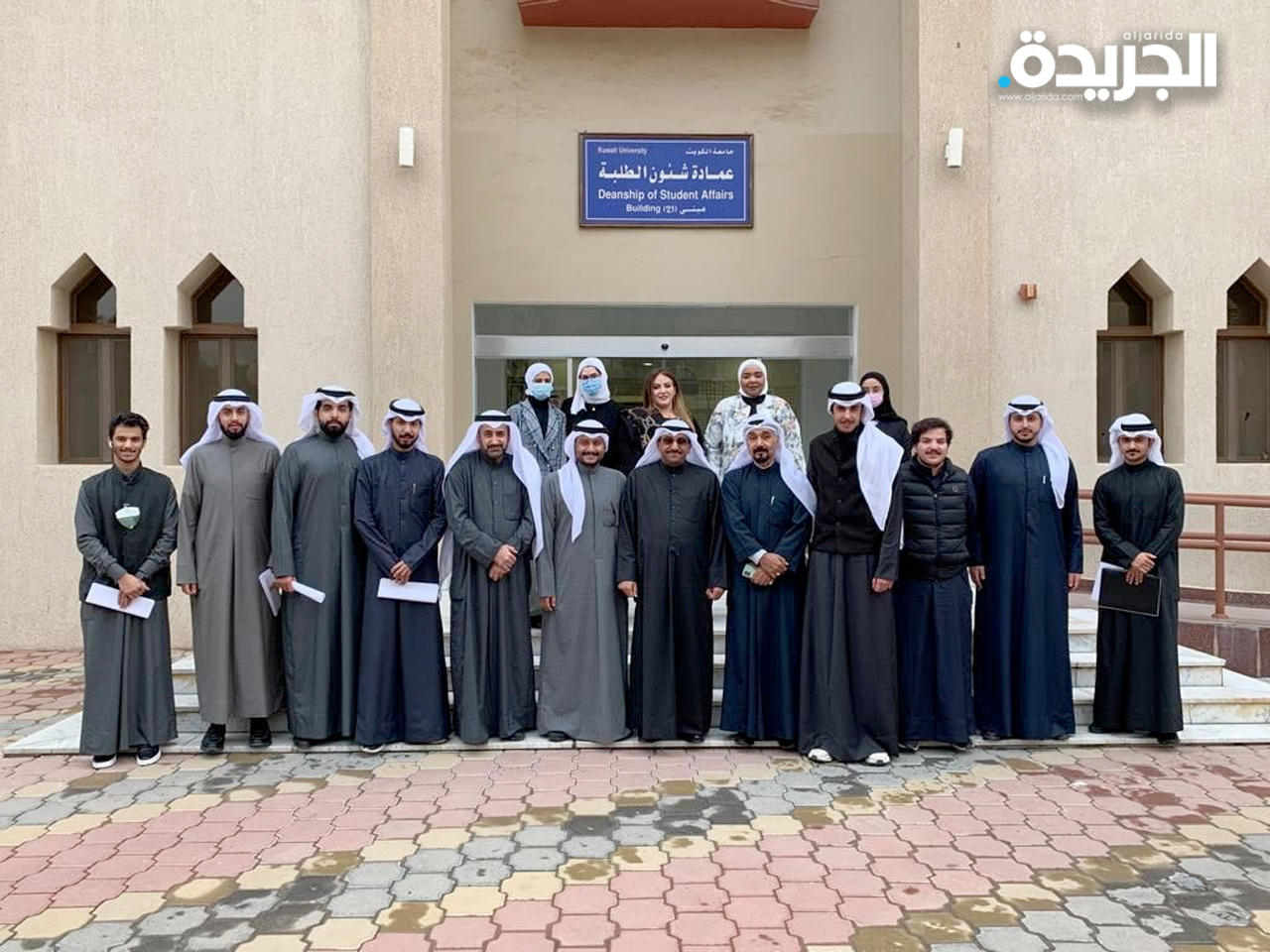 صورة جماعية للمشاركين في توقيع الميثاق