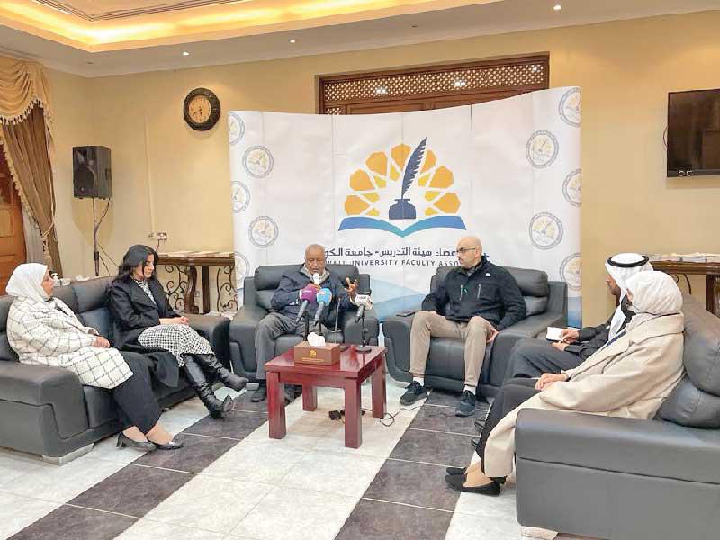 جانب من المتحدثين في الحلقة النقاشية 