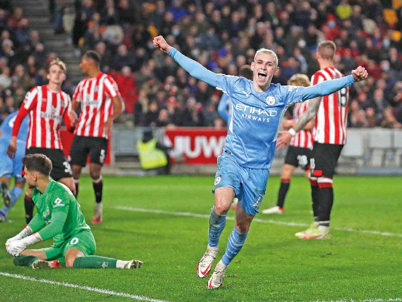 فودين نجم سيتي يحتفل بهدفه في مرمى برينتفورد