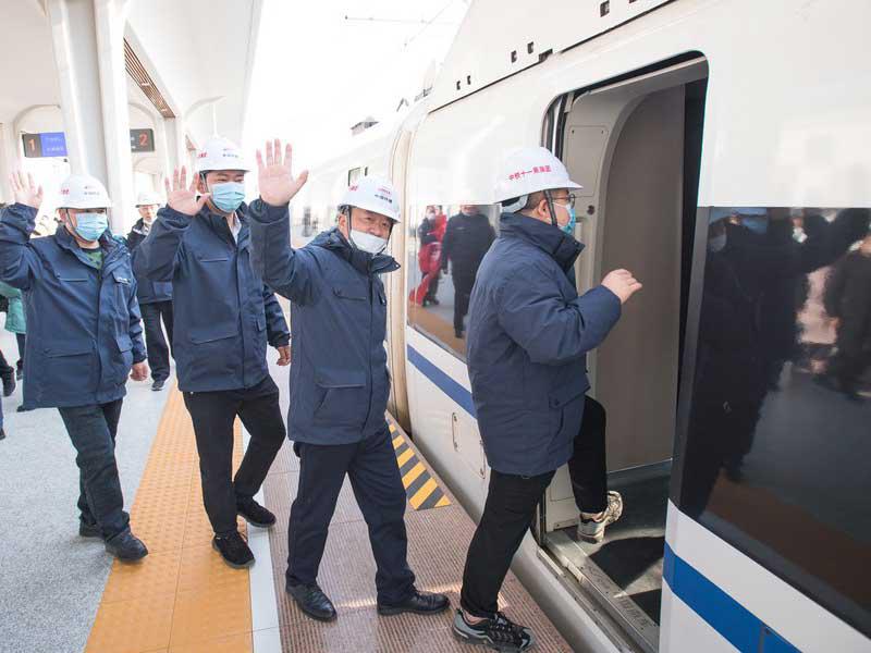 الصين تدشن قطاراً فائق السرعة أمس (شينخو)