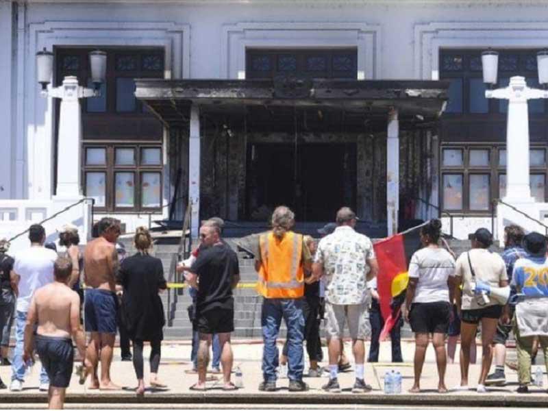 عدد من المتظاهرين الأستراليين